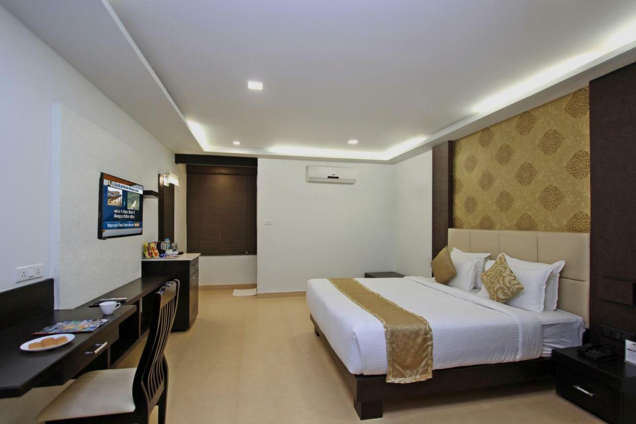 Ni Ambaari Suites In Mysore Exterior foto